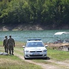 U helikopteru koji je pao u jezero nalazi se 400 litara goriva, naloženo postavljanje barijera