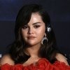 Ponovo potaknula glasine o zarukama: Selena Gomez snimljena sa zlatnim prstenom na lijevoj ruci
