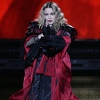 Nezgoda s visokim potpeticama: Madonna zamalo pala na reviji u New Yorku