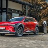 Toyota također usporava planove za električne automobile, ali ima asa u rukavu s čvrstim baterijama