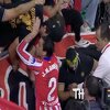 Derbi Atletica i Reala prekinut deset minuta, domaći navijači nakon provokacija gađali omraženog Courtoisa