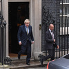 Boris Johnson u memoarima tvrdi da je kraljica Elizabeta imala rak kostiju