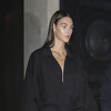Djevojka Leonarda DiCaprija u crnoj kombinaciji zablistala na Sedmici mode u Parizu