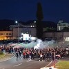 Mađarski navijači uz policijsku pratnju i bakljadu stigli na Bilino Polje