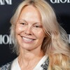 Pamela Anderson zablistala na Armanijevoj reviji: Prirodan izgled kao oličenje elegancije
