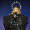 Madonna pozirala gola dok je jela, pratitelji je prozvali zbog degutantnog ponašanja