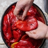 Isprobajte trik koji će vam olakšati guljenje paprika za zimnicu
