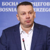 Nešić predlaže da se maloljetnicima u BiH zabrani korištenje društvenih mreža: Tako se radikaliziraju