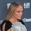 Jennifer Lopez nakon neugodnog pitanja o Diddyju pobjegla od fanova kojima je dijelila autograme