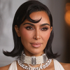 Izdanje Kim Kardashian o kojem se priča: Haljina koja je jedva prekrila njene grudi i ogrlica s krstom