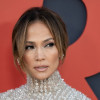 Jennifer Lopez pokazala svoju nevjerovatnu figuru u dekoltiranoj kratkoj crnoj haljini
