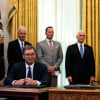 Vučić razgovarao s Trumpom: Učinit će Ameriku velikom, a Srbiju "pristojnom"