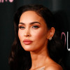Megan Fox izazovnom fotografijom otkrila da je trudna, tijelo prekrila crnom bojom