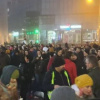 Novosađani okupljeni u velikom broju s natpisima "SNS ubice": Ostavljaju krvave tragove po gradu