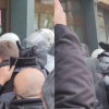 Haos u Novom Sadu: Opozicija blokirala ulaz u zgradu suda, policija pokušava da ih izgura