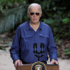 Joe Biden održao govor u Brazilu i odlutao u prašumu koja se nalazila iza njega