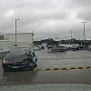 Teslin Model S udario nekoliko parkiranih automobila pa pao s garaže