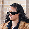 Rihanna u izdanju koje spaja nespojivo: Bunda, šorc, duge bijele čarape i kroksice od 175 dolara