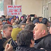 Haos ispred zgrade Skupštine grada Beograda prije početka sjednice, sukobili se aktivisti i policija