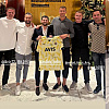 Džeko u ekskluzivnom restoranu u Dubaiju okupio Bosance i potpisao dres, stigla i zvijezda Real Madrida