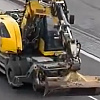 Njemačka: Policija ubila muškarca koji se ukradenim bagerom zabijao u automobile