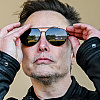 Musk fotografijom ismijao Bidena i dodjelu Medalje slobode Georgeu Sorosu, sve opisao kao travestiju