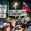 Hiljade ljudi na ulicama Bratislave protestuju zbog odnosa Roberta Fice prema Rusiji