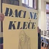 Novosadski gimnazijalci poručili direktoru dok je držao čas za tri učenika: "Đaci ne kleče"