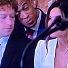 Mark Zuckerberg "uhvaćen" kako gleda u dekolte zaručnice Jeffa Bezosa: Snimak nasmijao mnoge