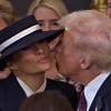 Stručnjakinja za govor tijela otkrila da li je Melanija htjela izbjeći poljubac u usta s Donaldom Trumpom