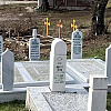 Ponovno oskrnavljeno šehidsko mezarje u Srebrenici: Tri krsta vraćena, u toku betoniranje