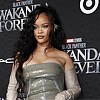 Rihanna ponovo plijeni pažnjom: Pozirala u halterima, dekolte u prvom planu