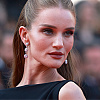 Rosie Huntington-Whiteley hara modnom pistom: Prošetala u providnoj haljini