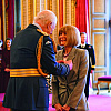 Kralj Charles dodijelio priznanje Anni Wintour, njena neočekivana gesta iznenadila sve