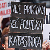 Studenti poslali poruke vlastima ispisane na transparentima: "Nije prirodna već politička katastrofa"