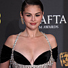 Selena Gomez dubokim dekolteom izmamila uzdahe, fanovi je obasuli komplimentima