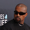 Kanye obećao da će nastupiti na Super Bowlu u majici sa svastikom nakon što je tvrdio da nije nacista
