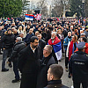 Dodikove pristalice se okupljaju ispred zgrade NSRS-a u Banjoj Luci