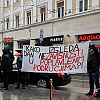 Delegacije ispred Vječne vatre dočekali demonstranti: "Kako izgleda Dan nezavisnosti u poplavljenim područjima?"
