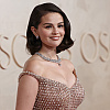 Selena Gomez istakla obline u pripijenoj haljini ukrašenoj s više od 16.000 kristala