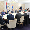 Košarac sazvao Srbe direktore državnih agencija pa u njihovo ime poručio: Provodimo samo odluke RS-a, podrška Dodiku