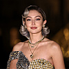 Gigi Hadid u jedinstvenom modnom izdanju na posebnom događaju u Parizu: Mnoge podsjetila na Marilyn Monroe