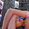 Ogromna lutka Kim Kardashian postavljena na Times Square, uslijedile brojne negativne reakcije