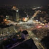U Beogradu došlo do incidenta tokom protesta, iz pravca skupštine bačeno kamenje i flaše na studente