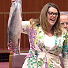 Bizarne scene u parlamentu Australije: Senatorka donijela mrtvog lososa u znak protesta