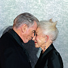 Pierce Brosnan i Helen Mirren pojavili se zajedno na premijeri serije "MobLand", držali se za ruke