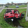 U sudaru kod Ugljevika povrijeđene dvije osobe: Automobili potpuno smrskani završili u kanalu