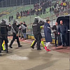 Pogledajte kako su navijači Sarajeva ispratili sudije s terena, gađali su ih s tribine