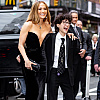 Jennifer Lopez pozirala sa nebinarnim djetetom Emme: Prisustvovale su premijeri predstave "Good Night and Good Luck"