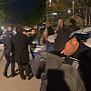 Bizarnost policije na protestima u Beogradu: Priveli muškarca u auto, on im izašao na druga vrata i odšetao